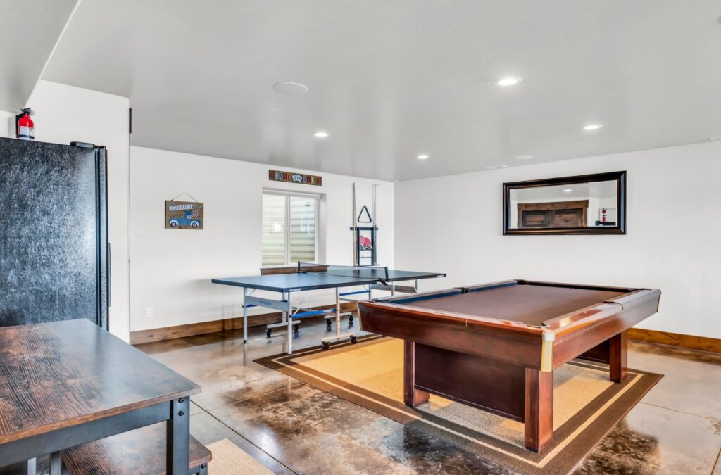 Blackberry Lodge game room with ping pong and pool tables.