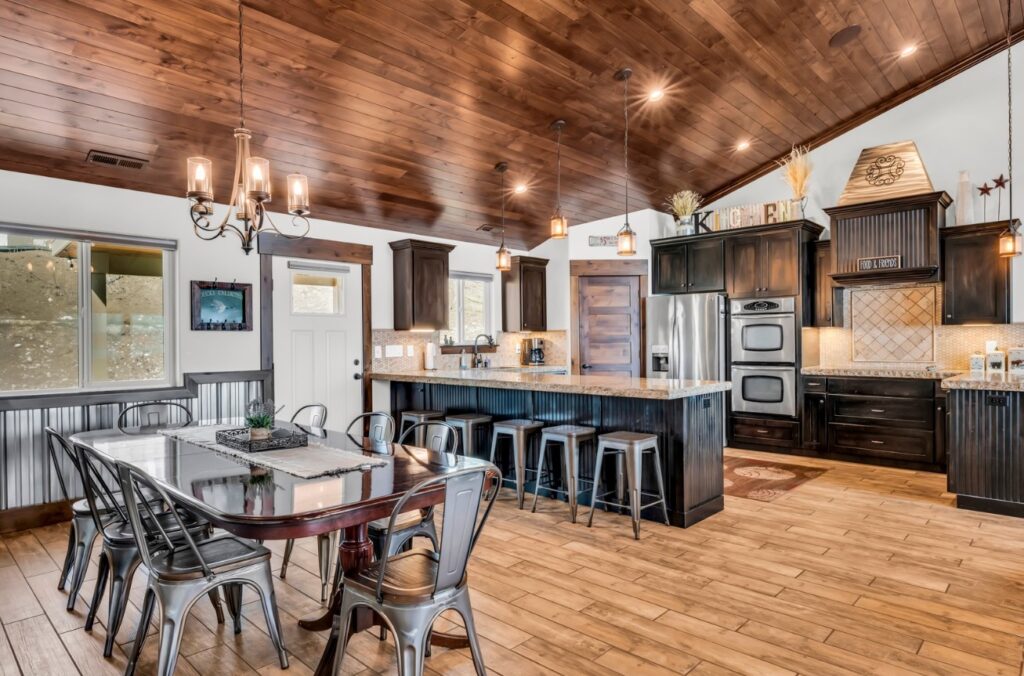 Blackberry Lodge's open concept kitchen and dining table.